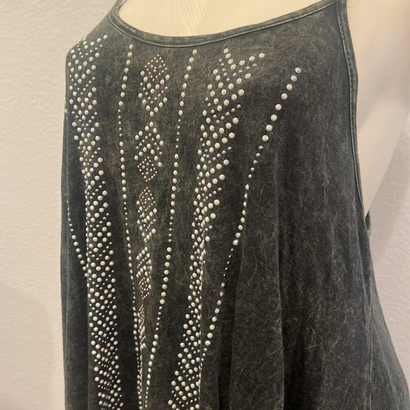 Women’s Top - Picture 4 of 7